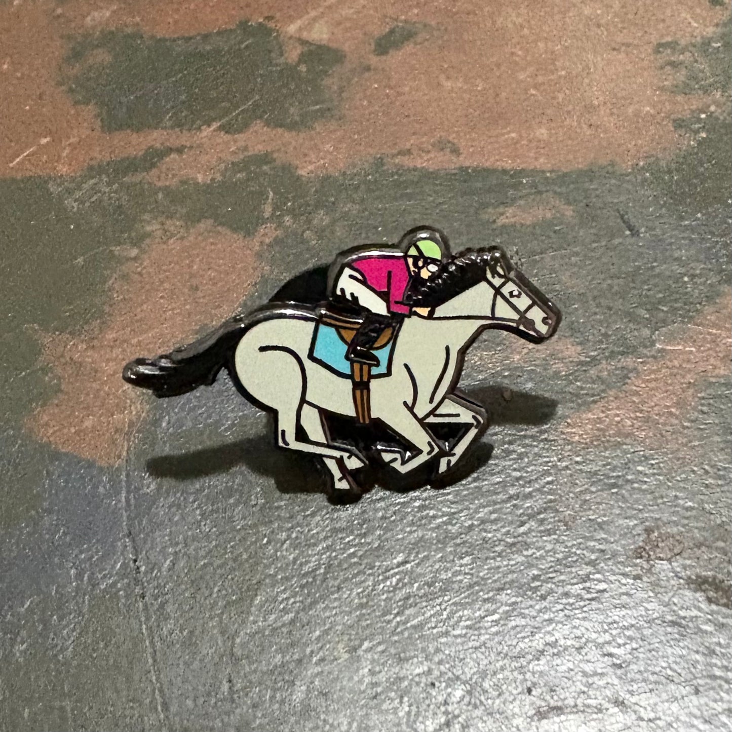 Oaks Day Lapel Pin