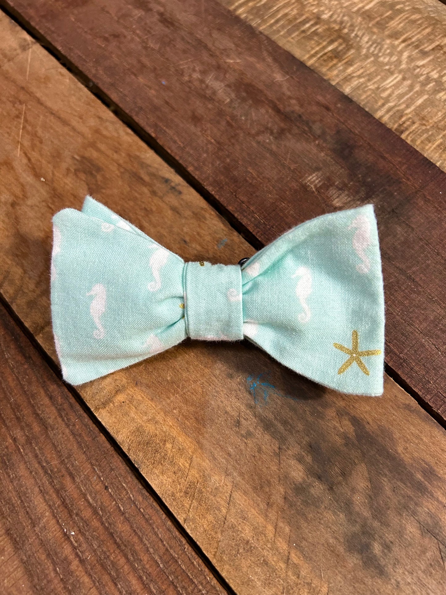 Sea foam Seahorses Bow Tie