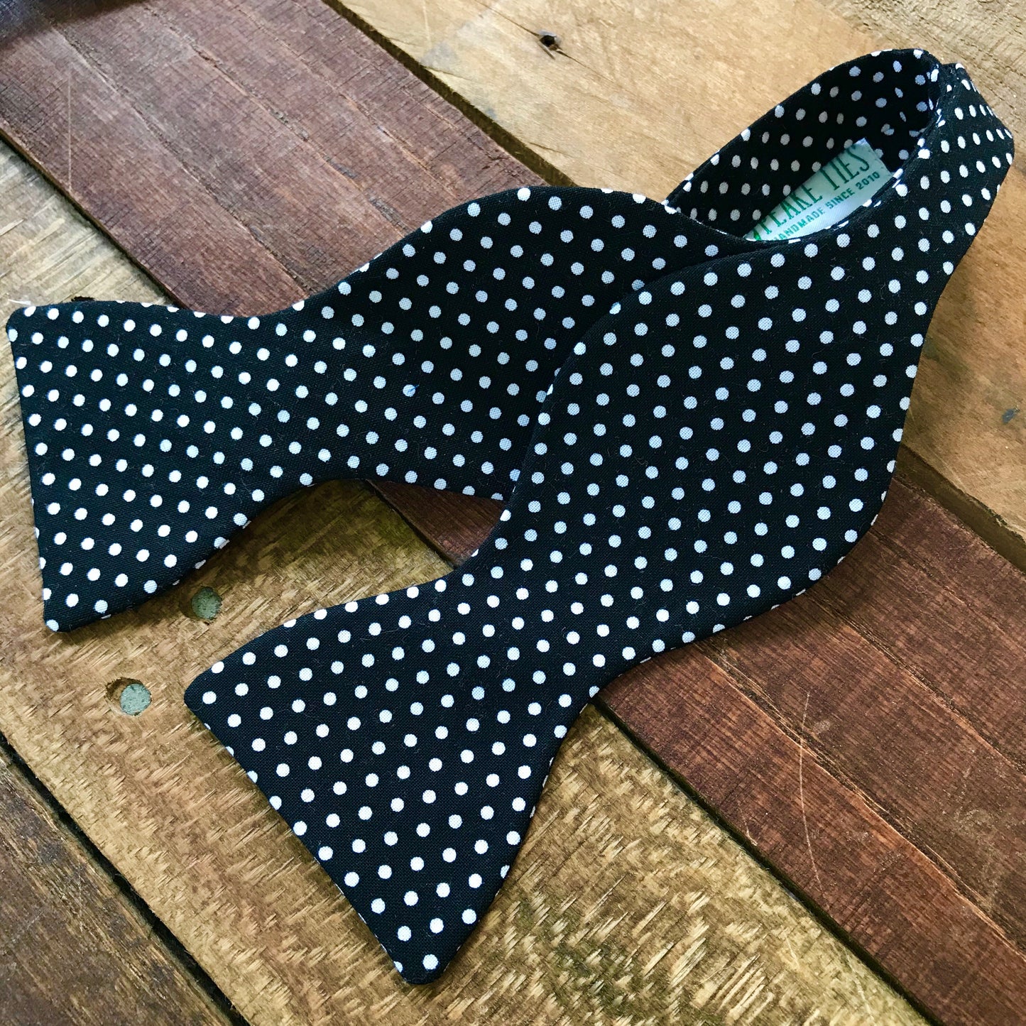 bow tie, bowtie, handmade bowtie, louisville kentucky bow tie, louisville bowtie, polka dot bow tie, polka dot bowtie