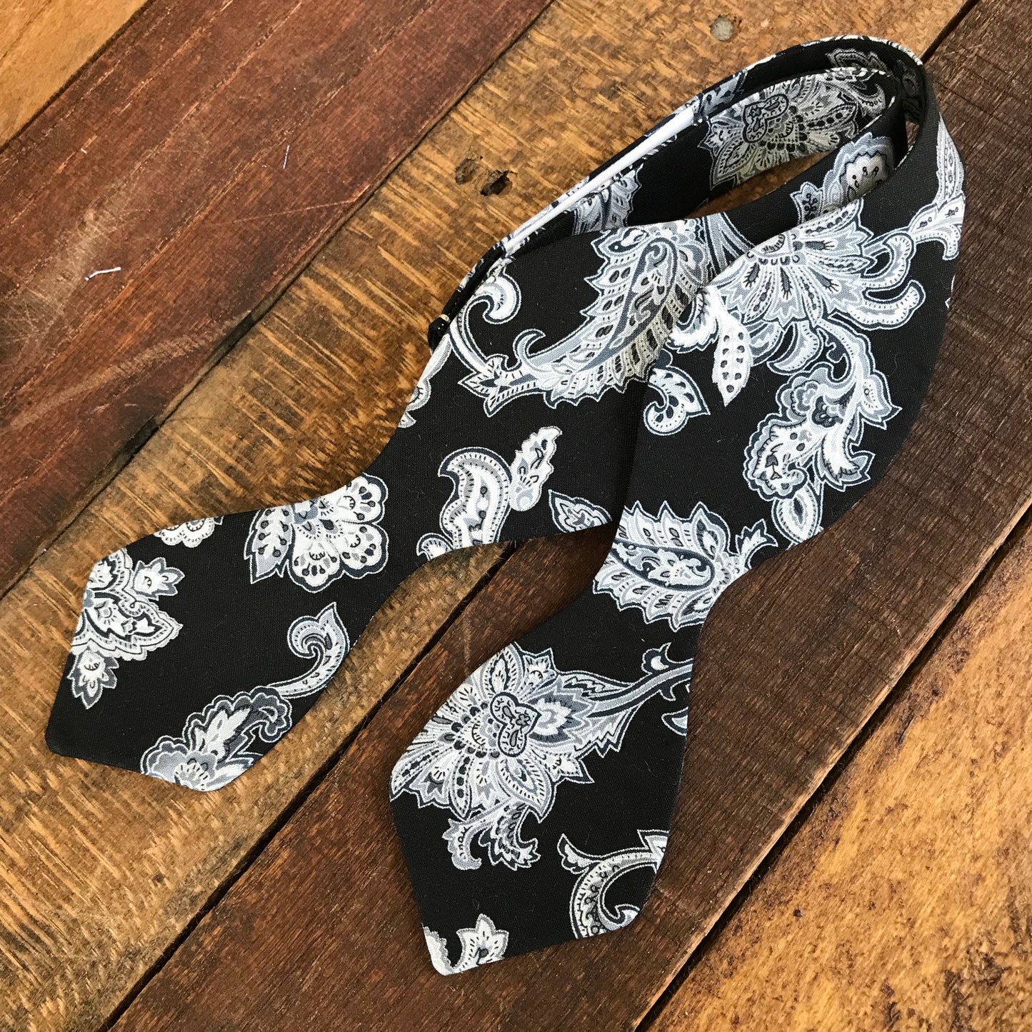 bow tie, bowtie, handmade bowtie, louisville kentucky bow tie, louisville bowtie