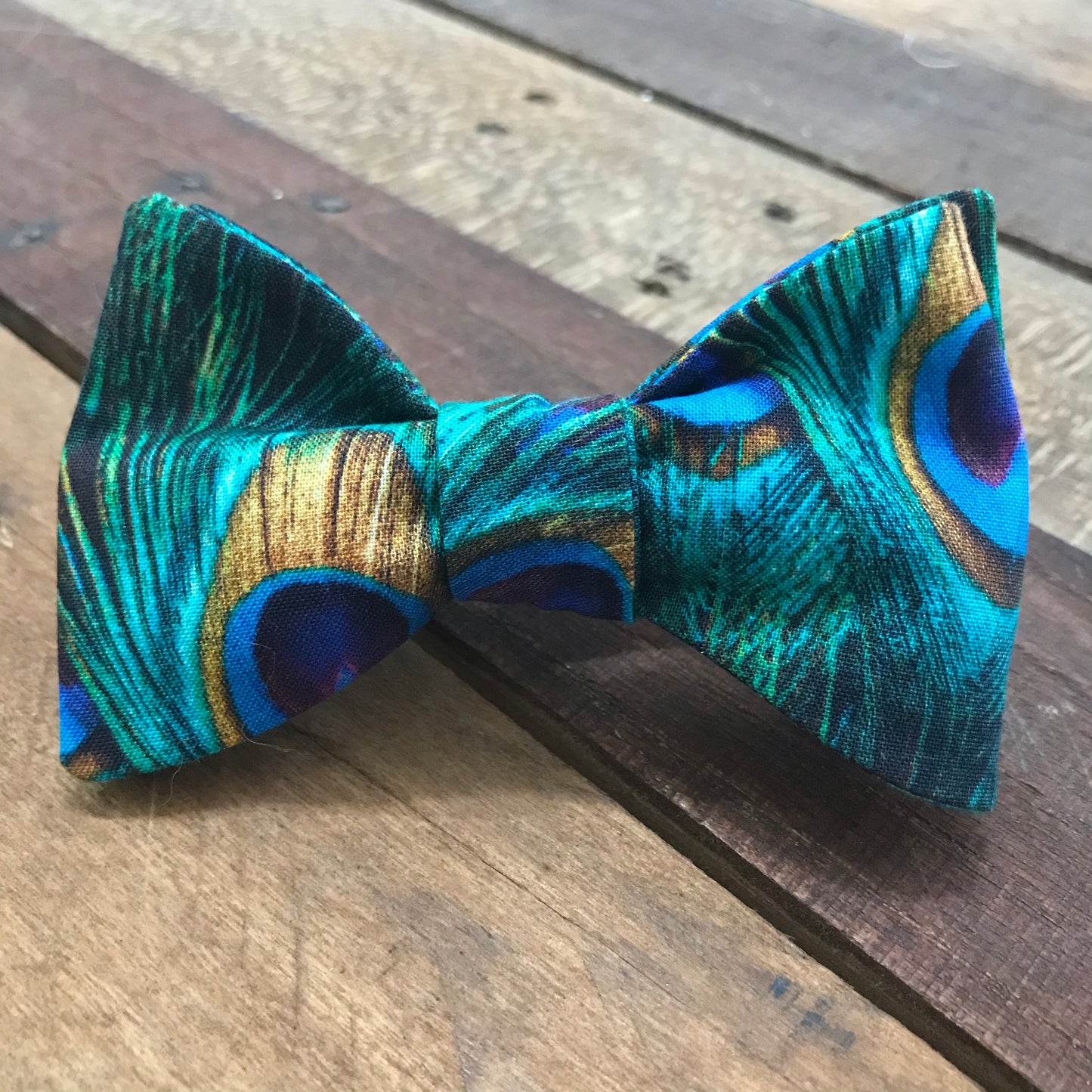 Bow tie, bowtie, kentucky, louisville, Derby, Kentucky derby, derby bow tie, horse tie, derby horse tie, derby tie, Kentucky Derby, Kentucky oaks, oaks tie, churchill downs, derby day, vineyard vines, wooden bow tie, wood tie, lexington, keeneland, horse race, bourbon, bourbon trail, bourbon experience