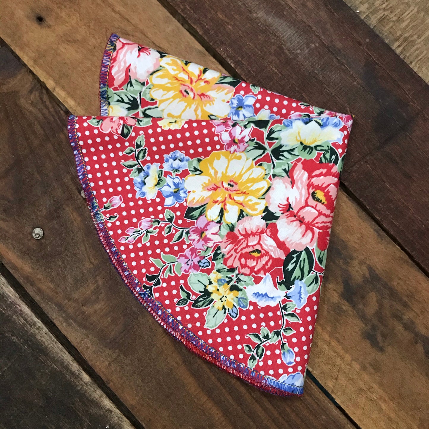 Polkadot Bouquet Pocket Round
