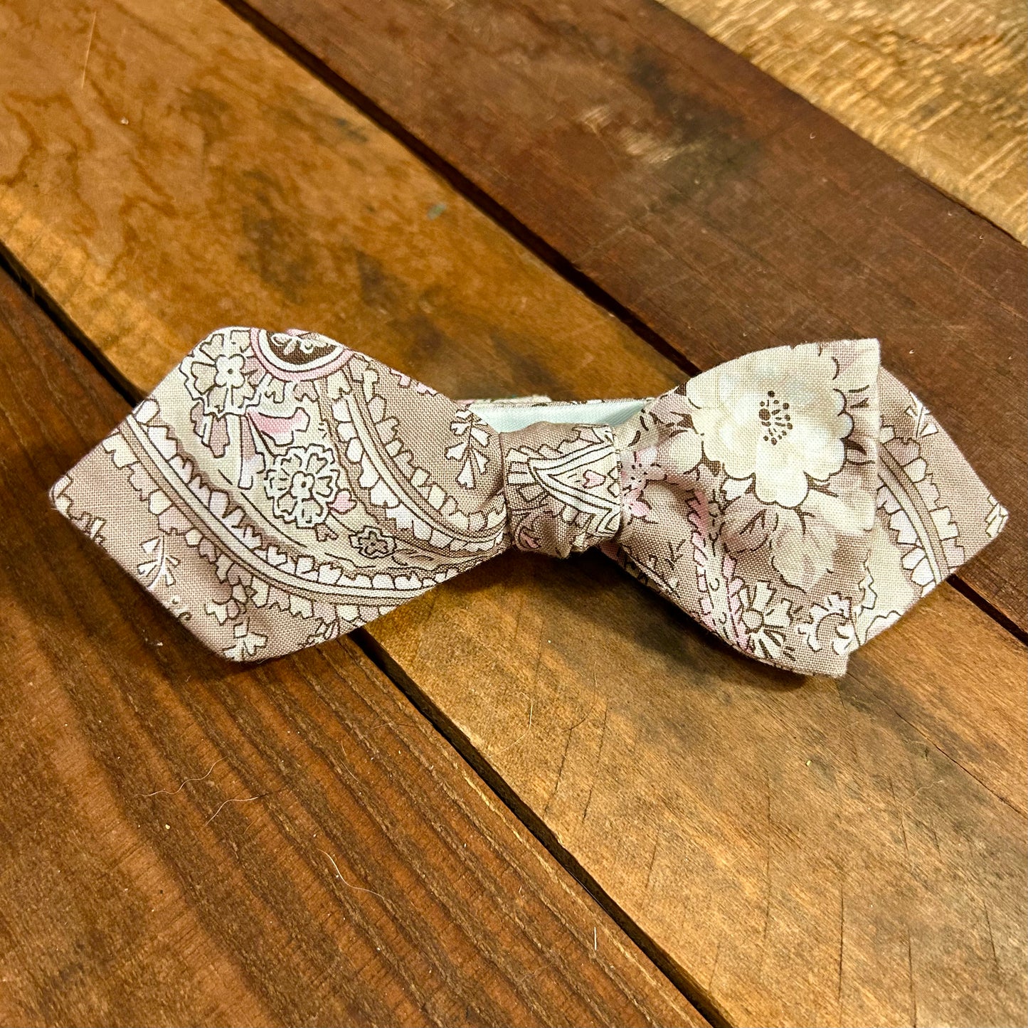 Beige Paisley Arrow Pointed Bow Tie