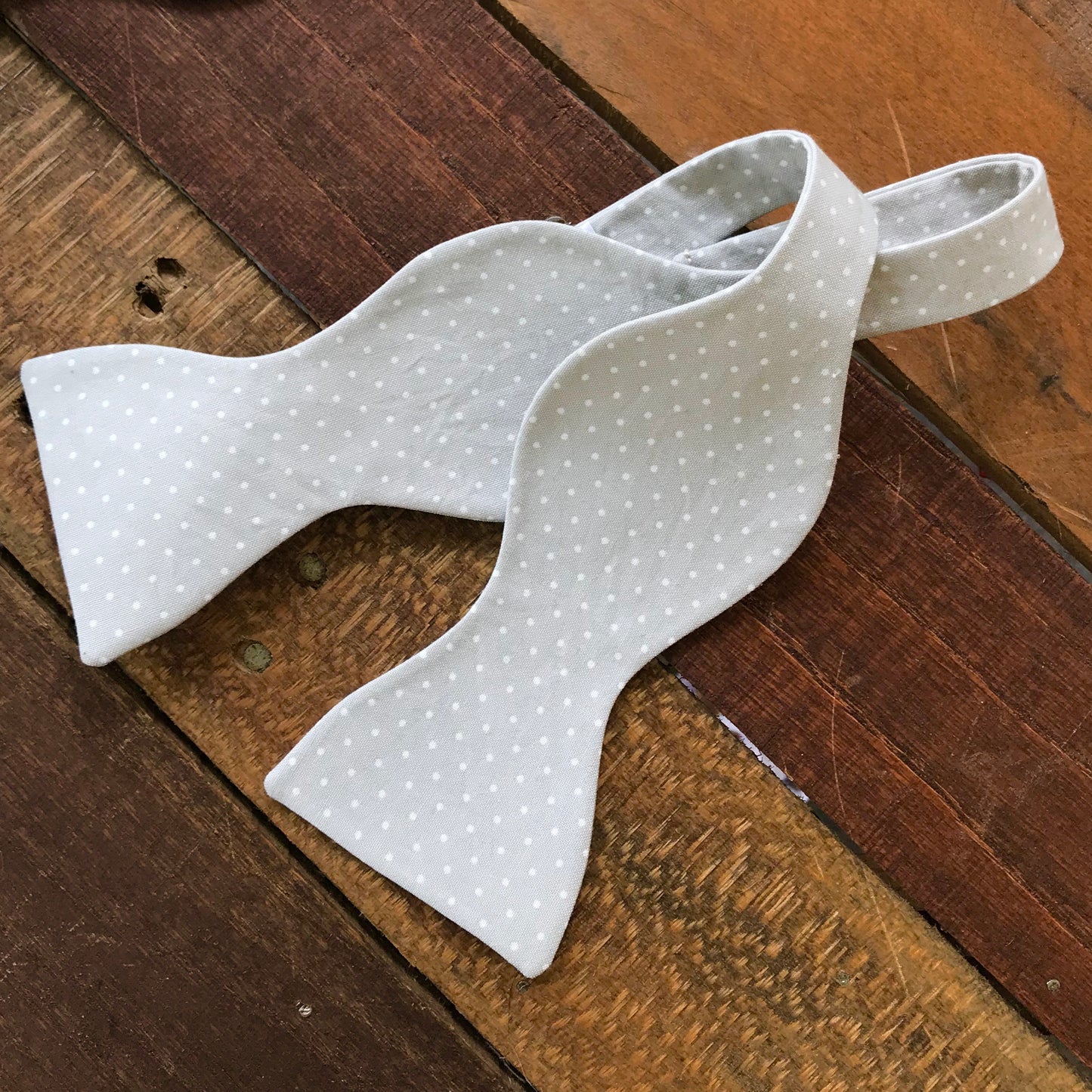 bow tie, bowtie, handmade bowtie, louisville kentucky bow tie, louisville bowtie, polka dot bow tie, polka dot bowtie