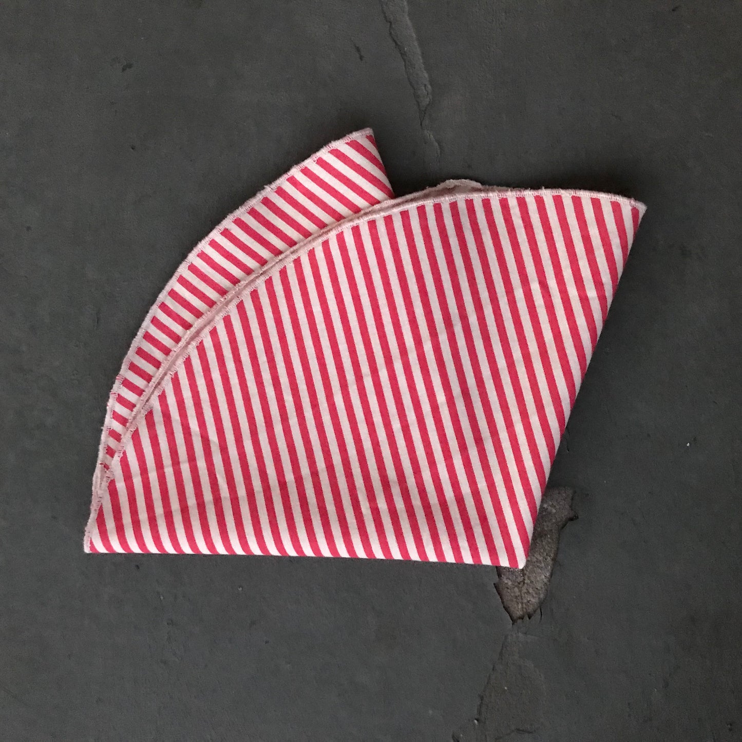Pocket square, handkerchief, best pocket square, best pocket round, paisley, polka dot, plaid, floral