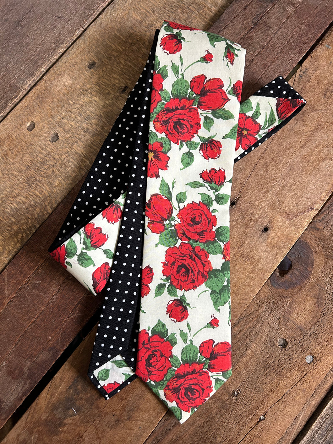 Red Roses Necktie