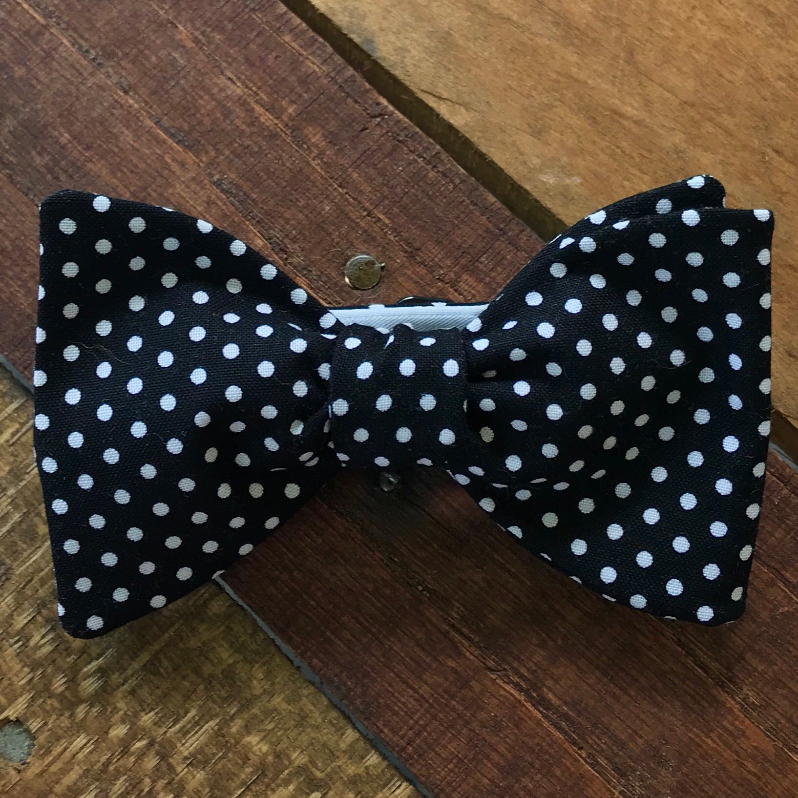bow tie, bowtie, handmade bowtie, louisville kentucky bow tie, louisville bowtie, polka dot bow tie, polka dot bowtie
